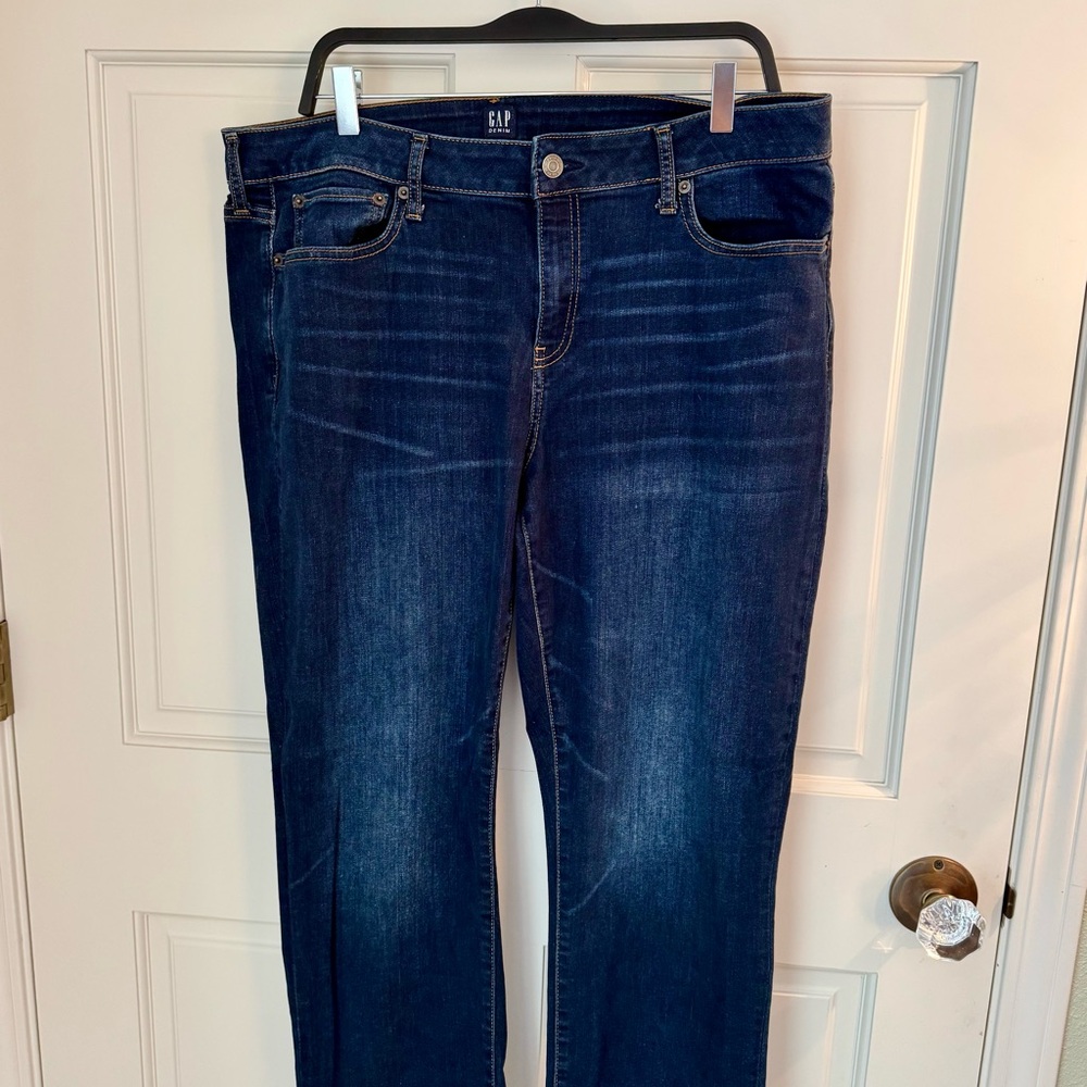 GAP women’s Dark Indigo Straight Jeans